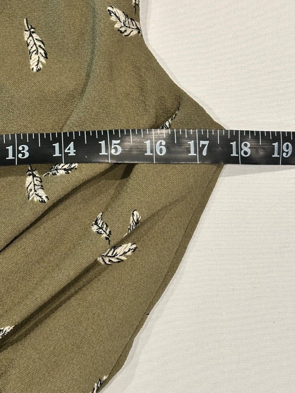 Everly Anthropologie Size S Olive Green Feather Sleeveless V-Neck Jumpsuit - Picture 4 of 10